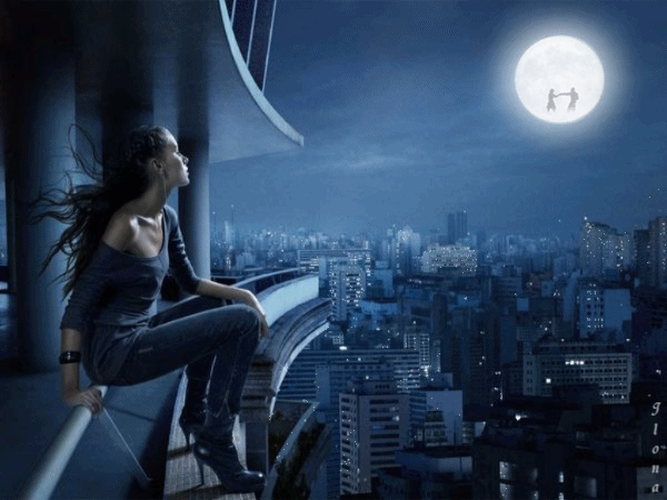 Девушка, ночной город и луна