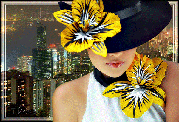 Город, девушка в шляпке с желтыми лилиями