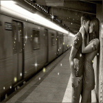 Поцелуй, метро, перрон